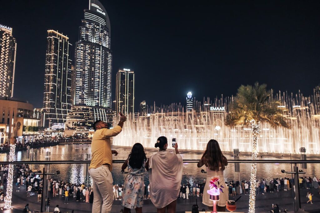 family picturing the stunning view in dubai
